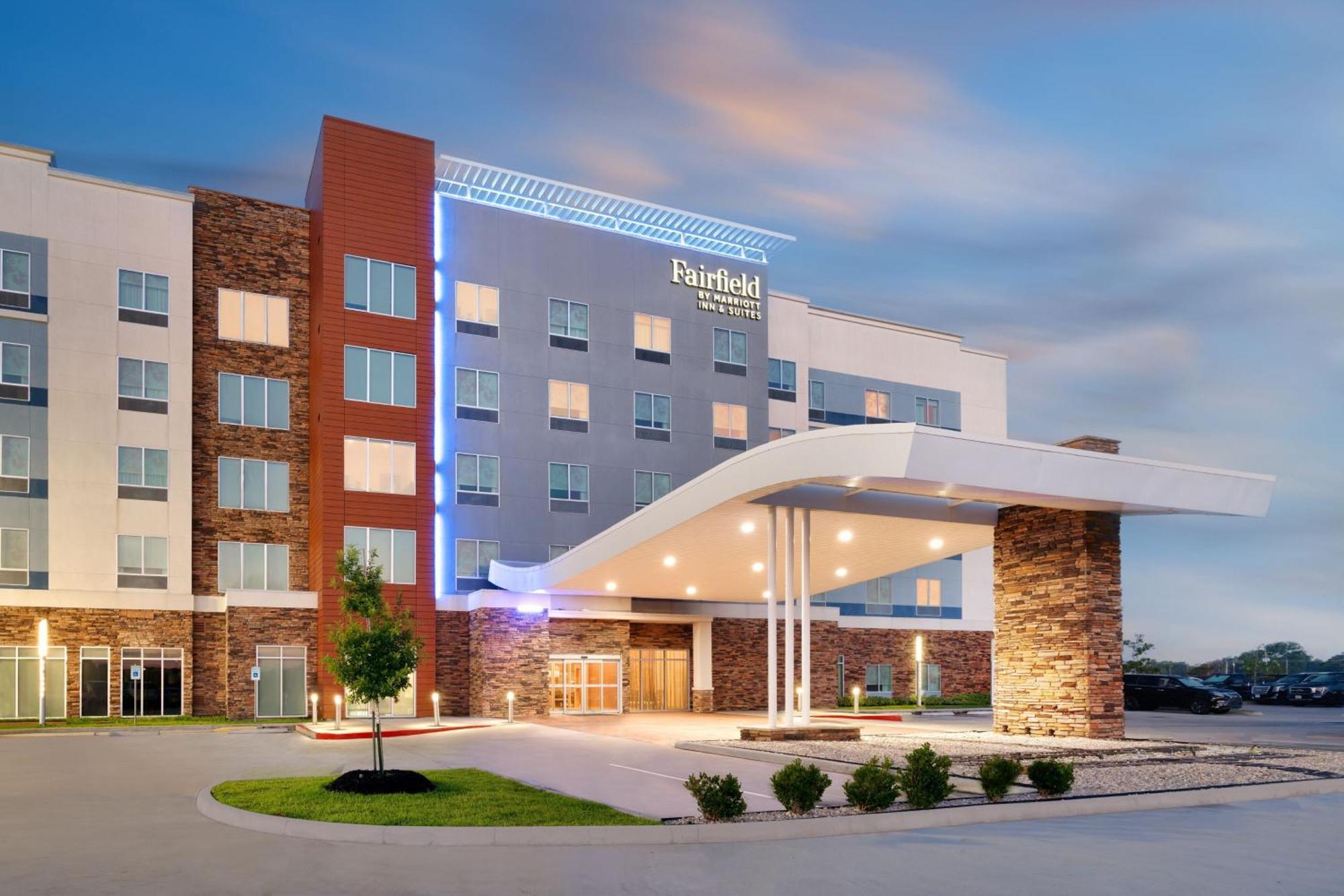 Fairfield By Marriott & Houston League Hotel