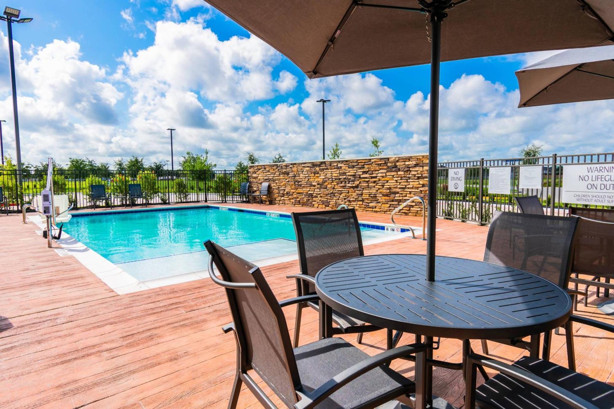 Fairfield By Marriott & Houston League 3* League City